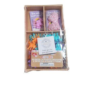 Novelty Toy Card Kit With 24 Cards 24 Plastic Unicorns & 5 Yards Of Bakers Twine